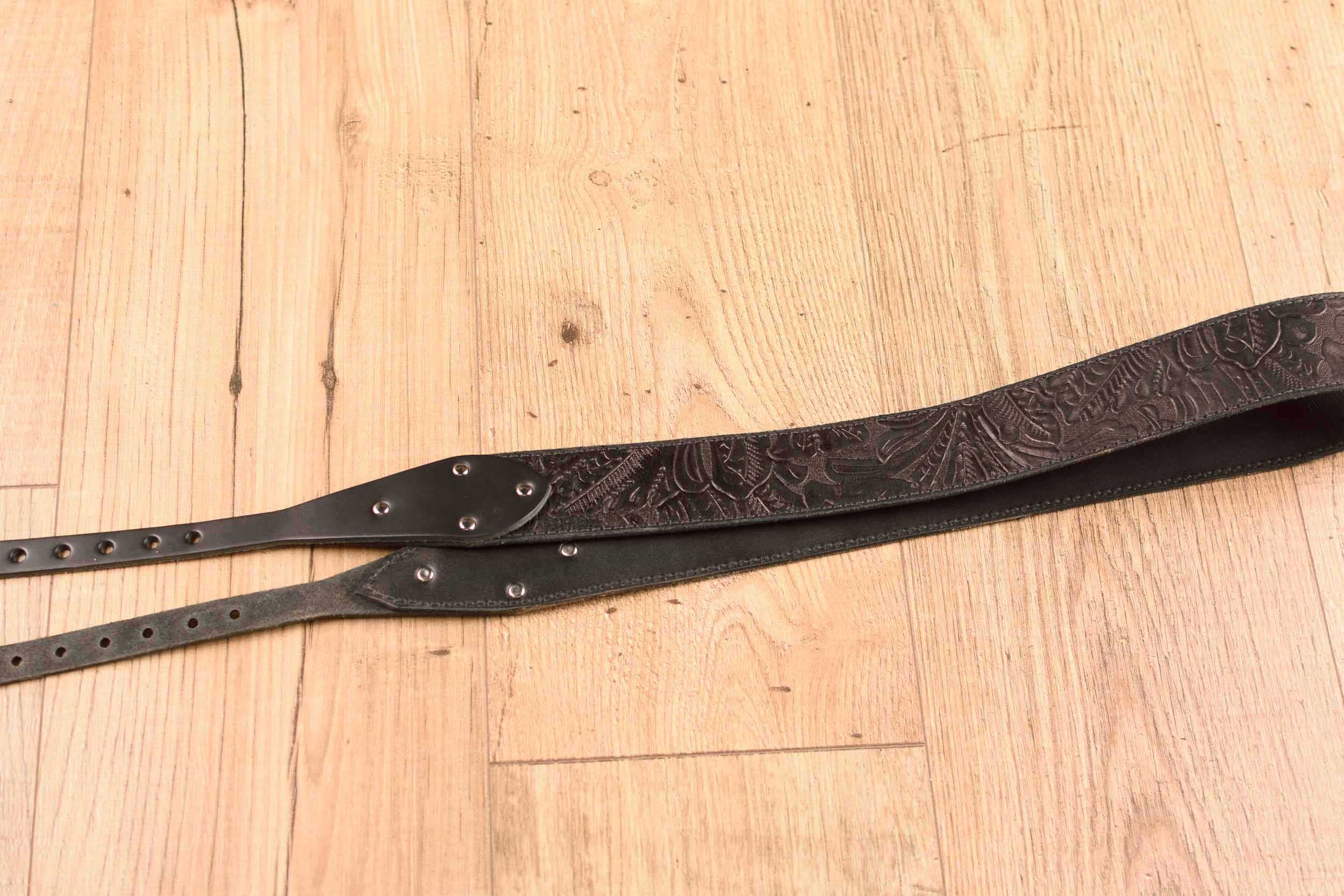 Rusty Knuckles Leather Banjo Strap - Black Patterned