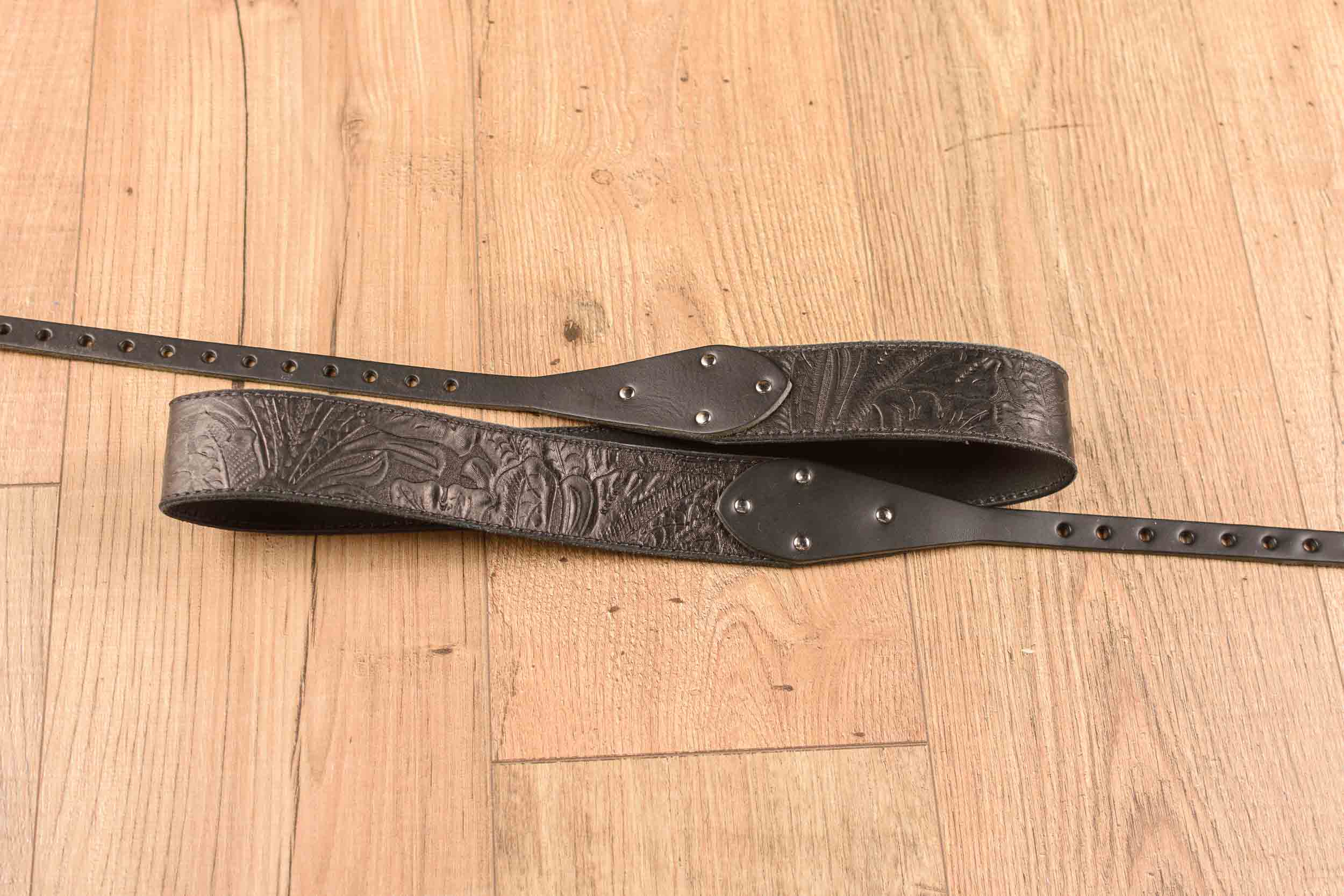 Rusty Knuckles Leather Banjo Strap - Black Patterned